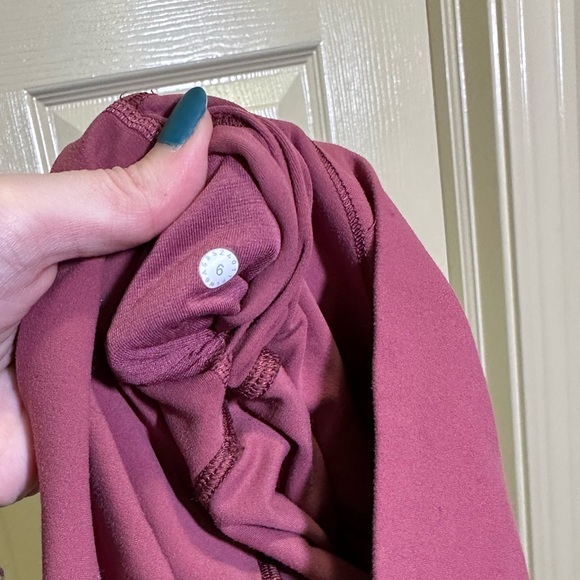 Lululemon cropped leggings magenta color size 6 - Picture 6 of 6
